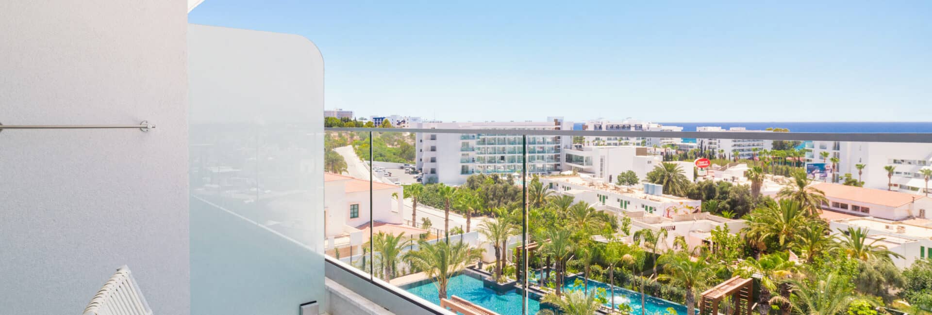Amanti, MadeForTwo Hotels