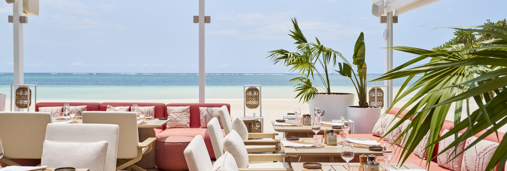LUX Belle Mare// Beach Lounge Rouge