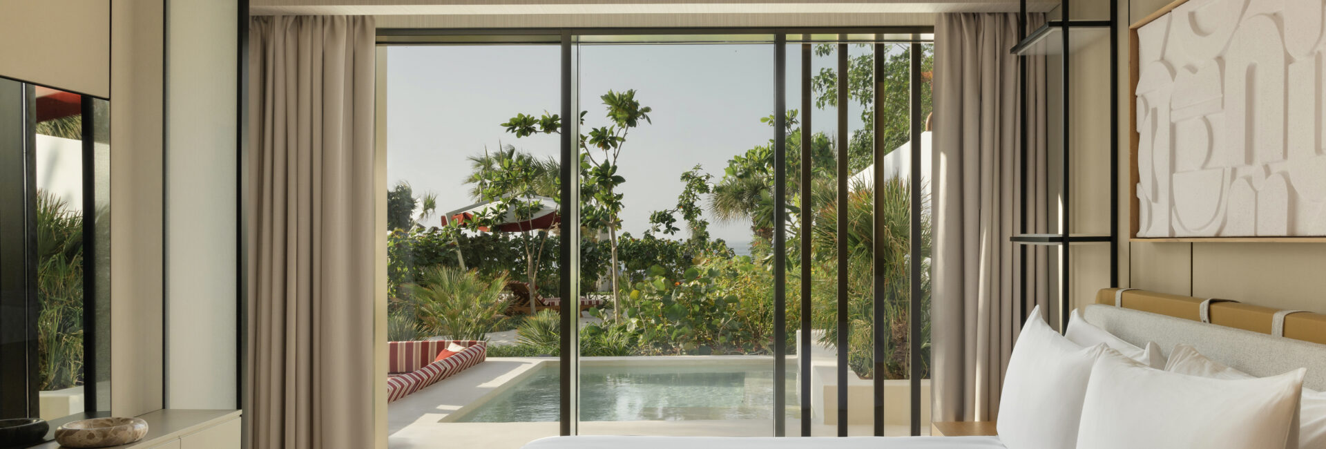 DelanoDubai_Breaking-Waves-with-Private-Pool