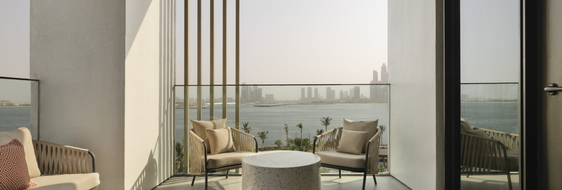DelanoDubai_Breaking-Waves-with-Terrace