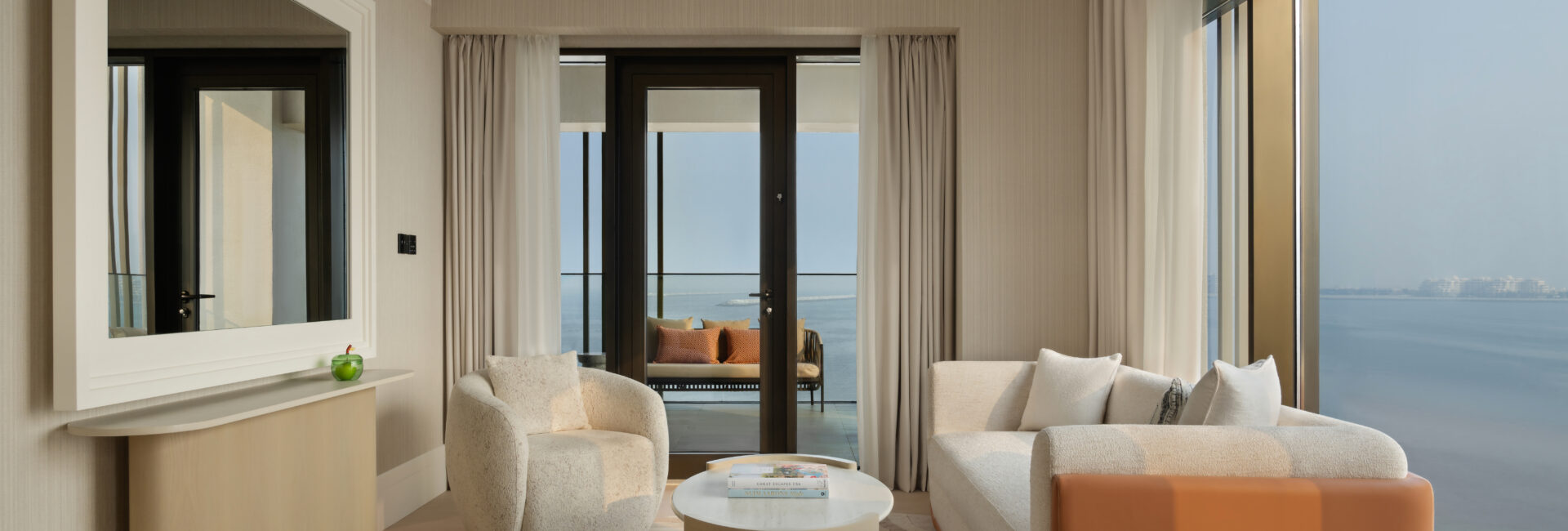 DelanoDubai_Breaking-Waves-with-Terrace_New_Living-Room